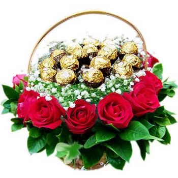 Doha online Florist - Basket with Roses and Chocolate Bouquet